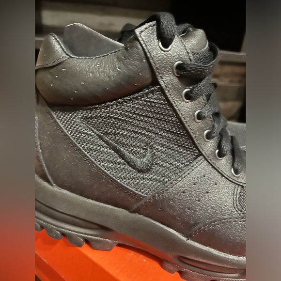 Nike Black Tactical Boots with Rugged Sole - Picture 2 of 6